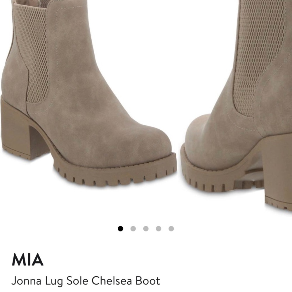 Mia Jonna Lug Sole Chelsea Boot - Size 10